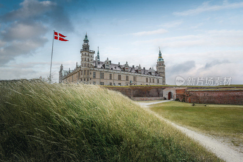 克伦堡城堡和丹麦国旗被称为danneborg - Helsingor，丹麦